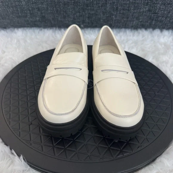 Quince Italian Leather Lug Sole Loafers in Bone with Black Soles Size 7 - Picture 6 of 16